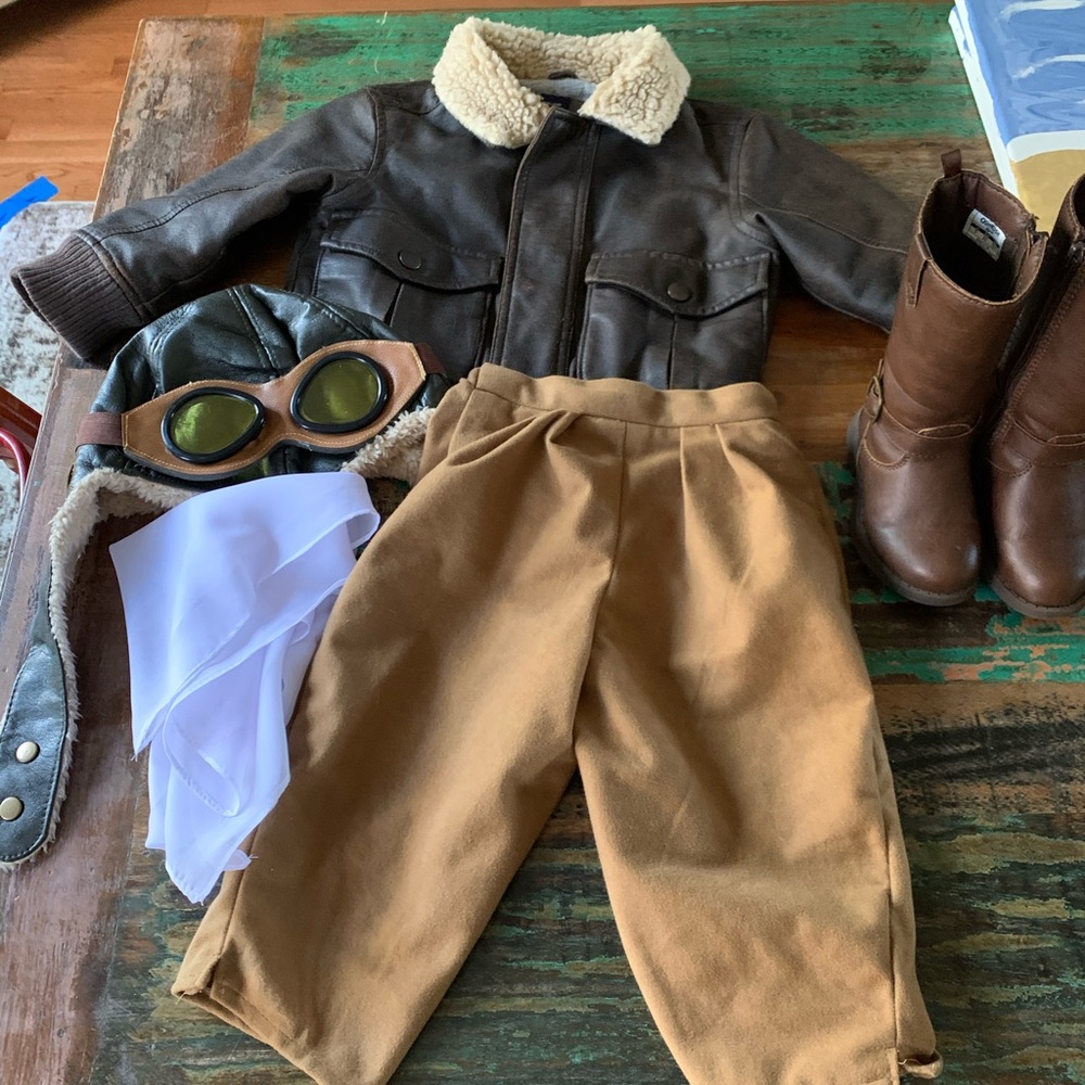 Pilot/Amelia Earhart Costume